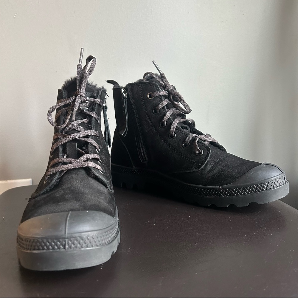 Palladium Black Nubuck High-Top Zippered Sherpa Lined ‘Pampa’ Winter Boots